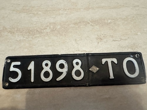 Rarissima targa nera per